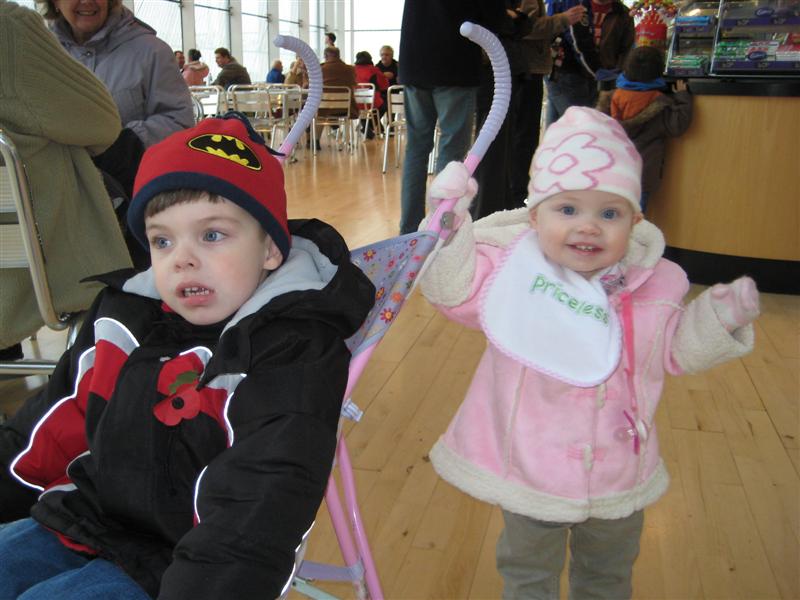 Jess_UKVisit2008 (5).JPG - UK - Big brother is too big for my stroller!